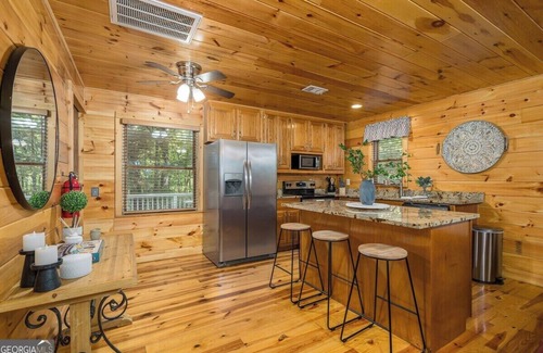 Blue Ridge Cabin | Moonshine Run near Bullen Gap
