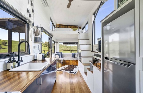 Meroo Meadow Apartment | 'Moonsong' - Romantic Off-grid Mountain Retreat