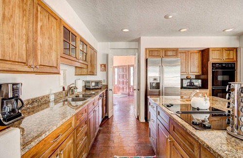 Santa Fe House | Moonstar | Pet Friendly, Rooftop Deck, 360 Views!
