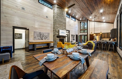 Broken Bow Cabin | Moonstone Ridge - Centrally Located Cabin for 6