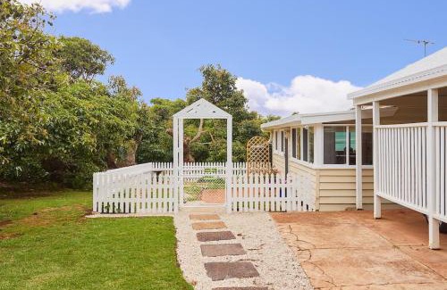 North Tamborine House | Moonya Avocado Farm Cottage - with early check-in