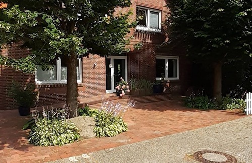 Hinrichsfehn Apartment | Moor&Meer 2 Comfort-FeWo w. Terrace, wheelchair accessible, dogs welcome