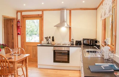 Felton Cottage | MOORHEN LODGE, family friendly, with hot tub in Kinnerley