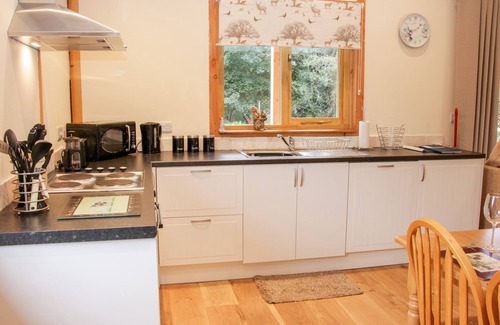 Felton Cottage | MOORHEN LODGE, family friendly, with hot tub in Kinnerley