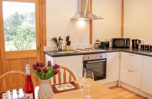 Felton Cottage | MOORHEN LODGE, family friendly, with hot tub in Kinnerley