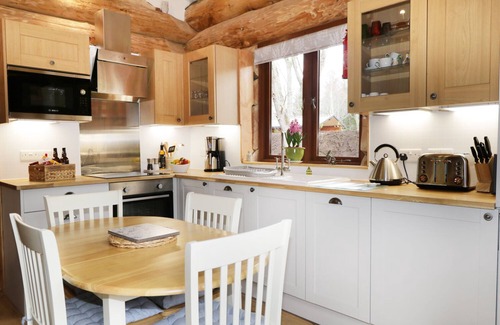 Inverness Cottage | MOORHEN LODGE, pet friendly in North Kessock And Kilmuir