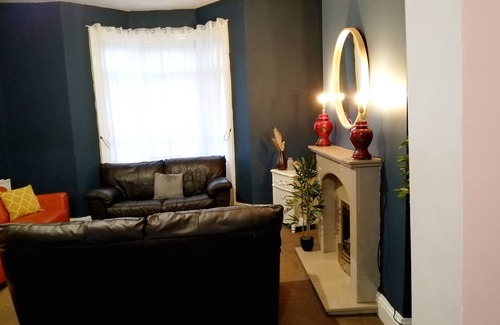 Newcastle-upon-Tyne House | Moors Grand Mansion in Gateshead for Large Groups