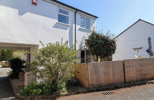 Clearbrook Cottage | MOORSIDE, pet friendly, with a garden in Horrabridge