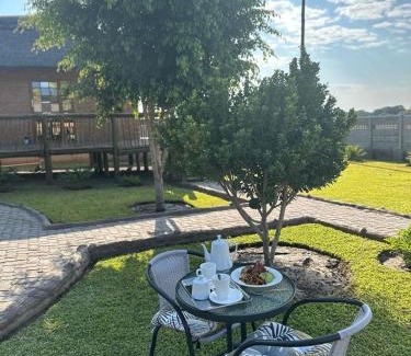 Maun Hotel | MoOs River Lodge