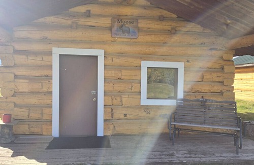 Buckinghorse River Cabin | Moose Cabin at Sikanni Ranch