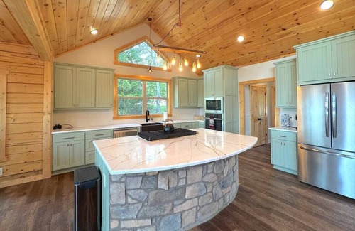 Sylvan Shores Apartment | Moose Cabin Lakeview