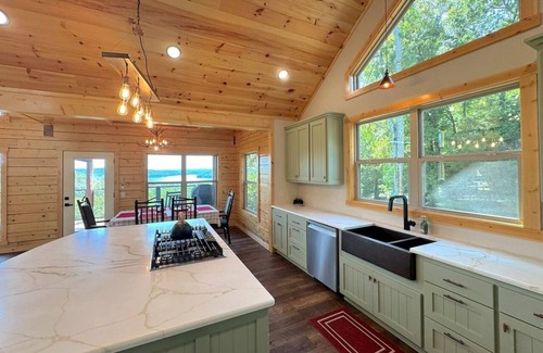 Sylvan Shores Apartment | Moose Cabin Lakeview
