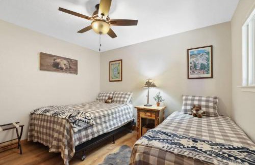 North Upper Truckee House | Moose Haven - Family Favorite! Close to beaches!