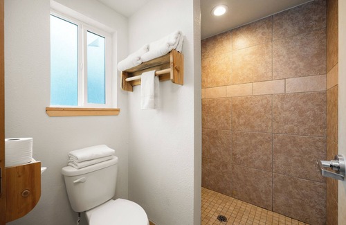 Spirit Lake Hotel | Moose Inn