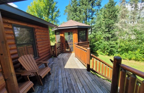 Land O Lakes House | Moose Lodge Summary: