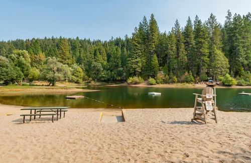 Arnold Cabin | MOOSE MANOR - PRIVATE SETTING W/FREE ACCESS TO FLY-IN LAKE