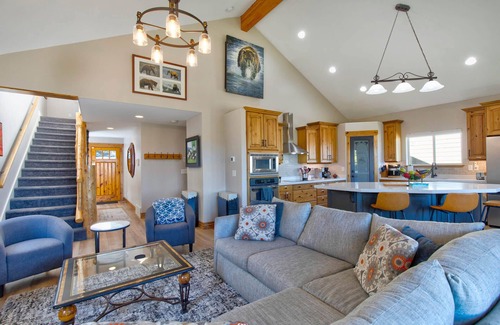 Bear Hollow Village House | Moose Mgmt at Bear Hollow 5500: King Bed-Pvt HotTub-Balcony w/View & Grill-Wifi