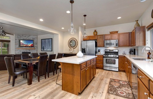 Bear Hollow Village House | Moose Mgmt at Bear Hollow 5610: Pvt. Hot Tub-Balcony with Grill-Free Shuttle