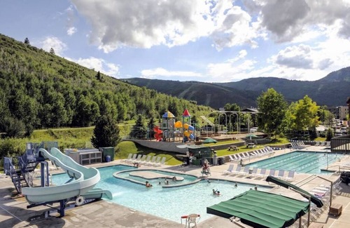 North Park City Condo | Moose Mgmt at Prospector 525: Downtown-HotTub-3min to Ski