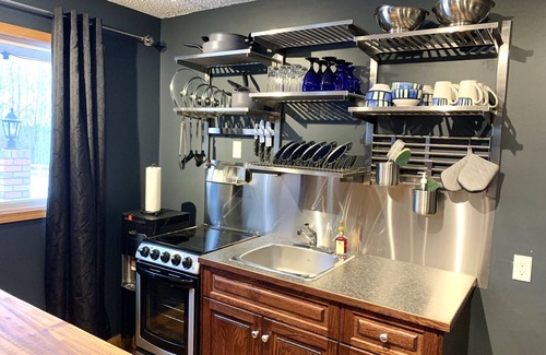 Bragg Creek House | Moose Mountain Hideaway Private 2 Bedroom & Spacious Loungen4 people maximum