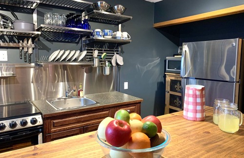 Bragg Creek House | Moose Mountain Hideaway Private 2 Bedroom & Spacious Loungen4 people maximum