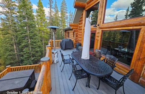 Valley of the Sun House | Moose Mtn Lodge/Luxury Cabin/Hot Tub/Fireplace