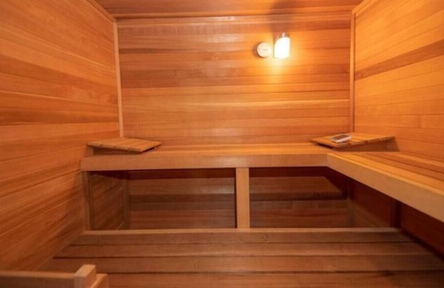 Valley of the Sun Cabin | Moose Rock Reserve - LUX, Sauna, Views, Private!!