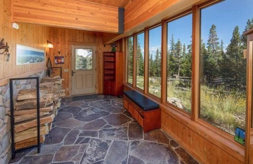 Valley of the Sun Cabin | Moose Rock Reserve - LUX, Sauna, Views, Private!!