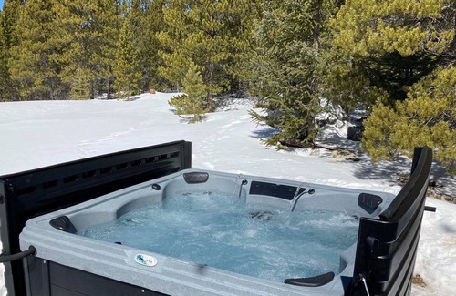 Valley of the Sun Cabin | Moose Rock Reserve - LUX, Sauna, Views, Private!!