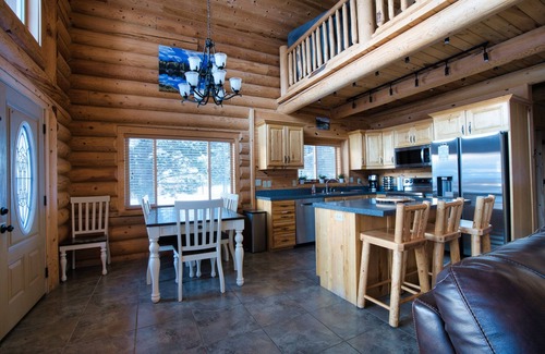 Island Park Cabin | Moose Tracks Cabin at Ponds Lodge Cabin 33