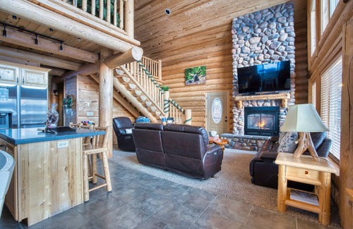 Island Park Cabin | Moose Tracks Cabin at Ponds Lodge Cabin 33
