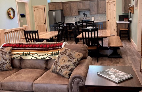 Island Park Cabin | Moose Tracks Inn: Family Friendly and Wheelchair Accessible.