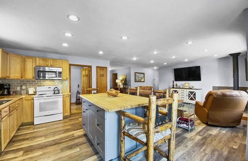 Breckenridge Condo | Moose Trail Retreat 3 Bedroom Home by RedAwning