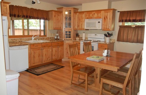 Red Lodge House | Moose Traks nCome stay in Downtown Red Lodge, 2 blocks from Broadway Street