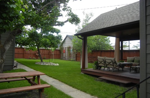 Red Lodge House | Moose Traks nCome stay in Downtown Red Lodge, 2 blocks from Broadway Street