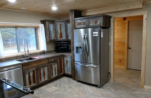 Island Park House | Moose View Lodge 3 bedroom 3 bath cabin with mountain view's and hot tub.