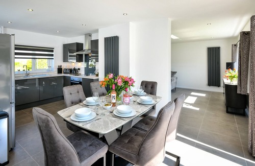 Abersoch House | Mor a Mynydd - Three Bedroom House, Sleeps 6