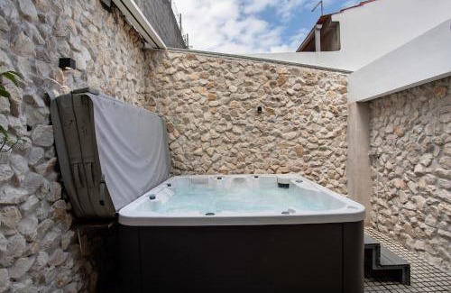 Nossa Senhora das Misericordias House | Moradia dos Castelos Amarelo