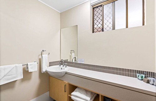 Caboolture South Hotel | Morayfield Tavern & Motel
