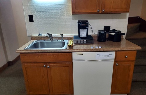 Johnstown House | Morden 2-bedroom townhome with WiFi and AC in fabulous Johnstown
