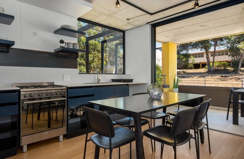 Schotsche Kloof Apartment | Morden Apartment at the Peak of Bo-Kaap - Pool