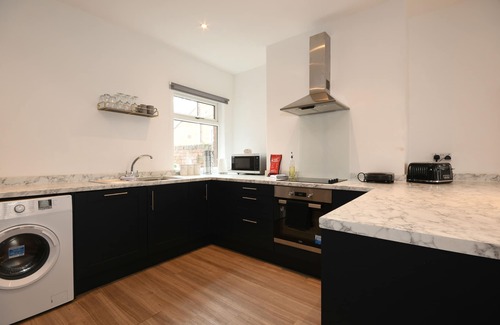 Chesterfield House | Morden house close to City centre & The Peaks