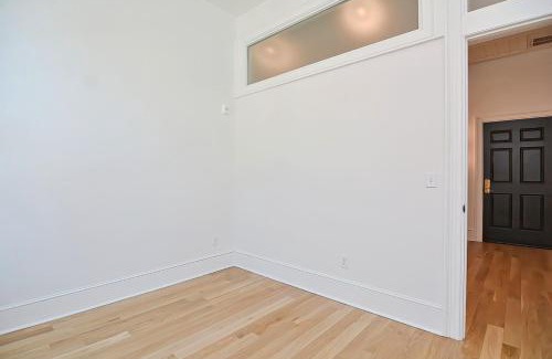Downtown Apartment | Morden Suite with Kitchen, Sleeps 4 ,Near Brown and Hospitals
