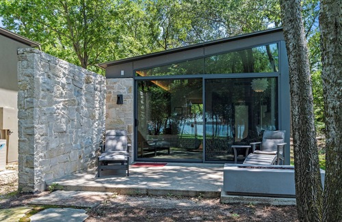 Malakoff Cottage | Mordern, Lakeside Cottage on a Private Peninsula w/Saltwater Pool, Pickleball