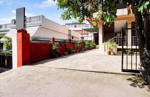 Bullawala House | Mordern Room Ballaupur Chowk Dehradun