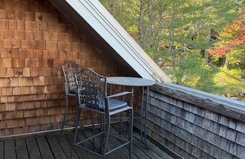 Newcastle House | More Boathouse than Lakehouse