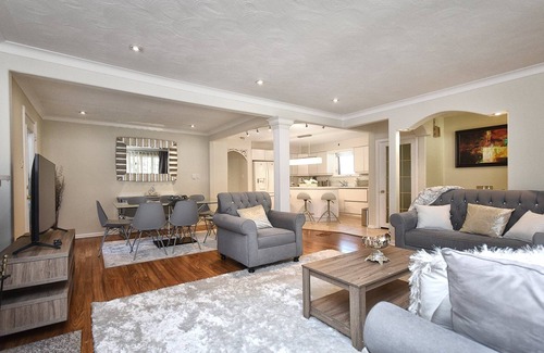 Thornhill House | More then 30 days booking - 3Bedroom home with nice backyard &Parking