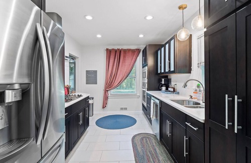 Moreland Hills Apartment | Moreland Hills Cottage|Game Room|Fire Pit|Sleeps 8
