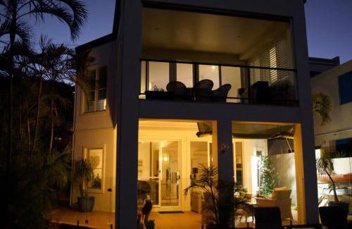 Raby Bay Apartment | Moreton Bay Beach Lodge