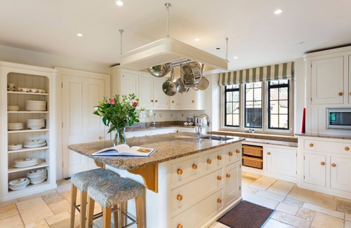 Longborough Villa | Moreton Manor - Eight Bedroom Villa, Sleeps 15